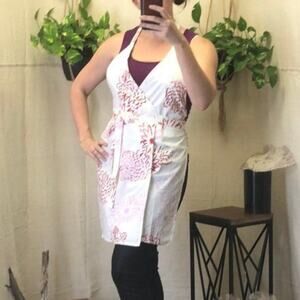 Floral faux wrap Apron, floral Perfect white